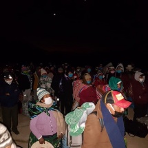 CAMINANTES PUNEÑOS VUELVEN A TIERRAS ALTIPLÁNICAS EN MOVILIDAD FACILITADA POR EL GOBIERNO REGIONAL PUNO