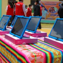 Nota de Prensa<br>PRIMERAS TABLETS PARA LA REGIÓN PUNO FUERON ENTREGADAS POR EL MINISTRO DE EDUCACIÓN Y GOBERNADOR REGIONAL